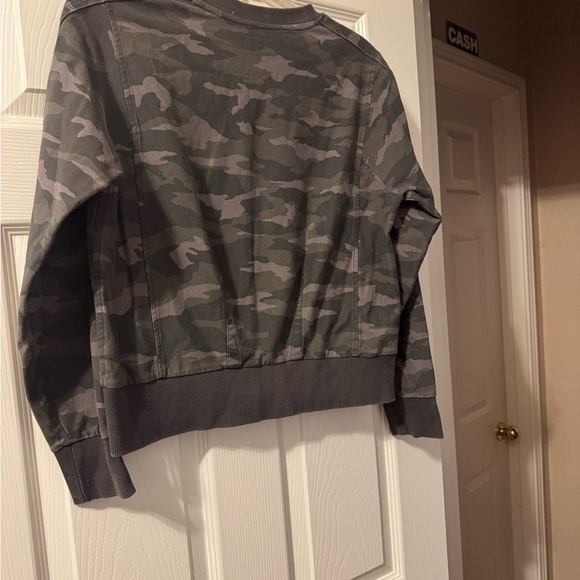 Womens Camouflage Long Sleeve sweat Shirt size small from Athleta - Picture 4 of 4